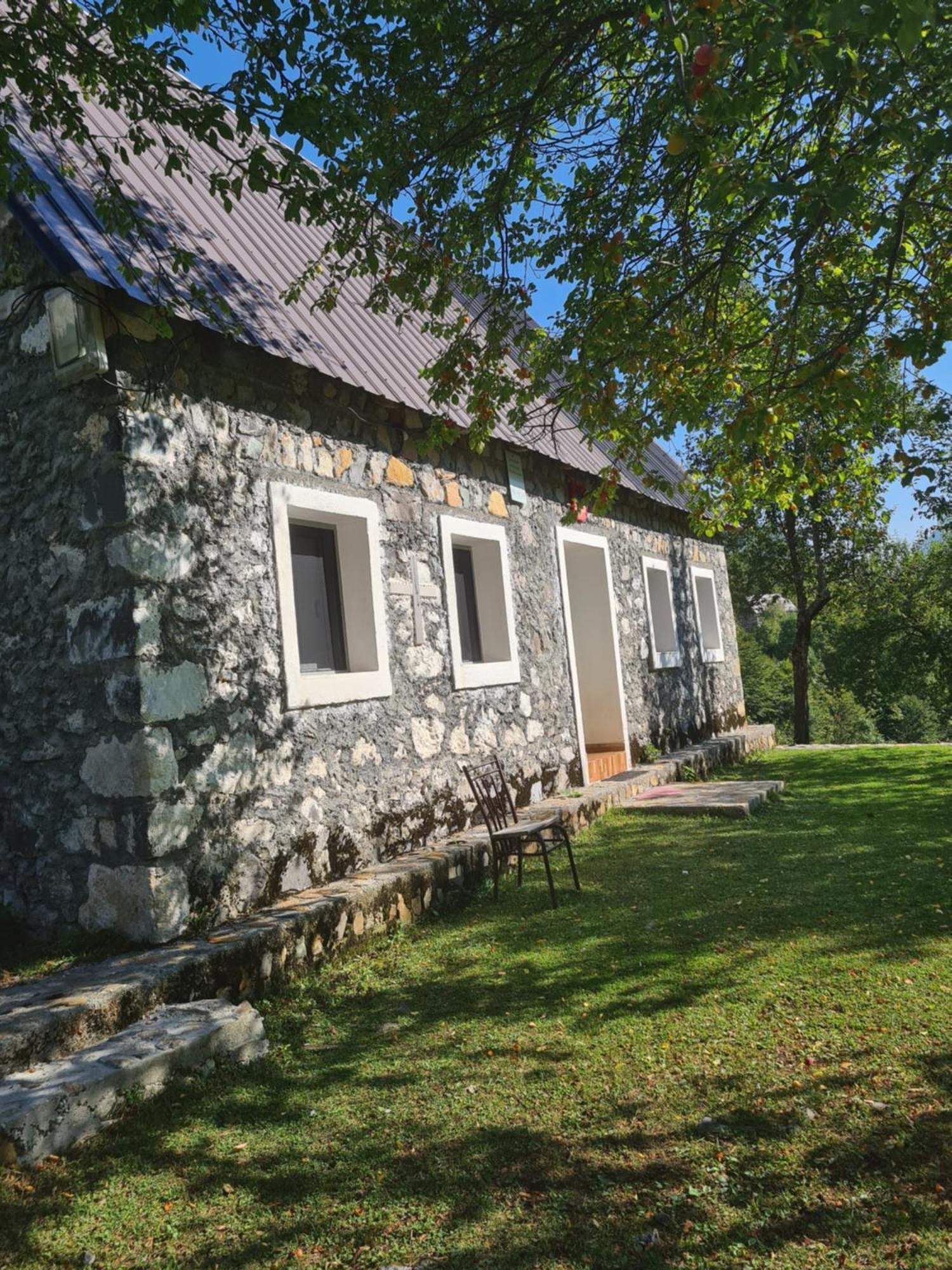 Guest House Emanueli Tropoje 외부 사진